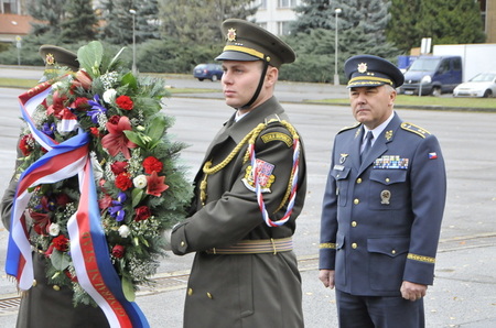 Resort obrany zastupoval velitel Vzdušných sil AČR generálmajor Jaromír Šebesta