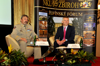 NGŠ generálporučík Aleš Opata a prezident Asociace obranného a bezpečnostního průmyslu ČR Jiří Hynek