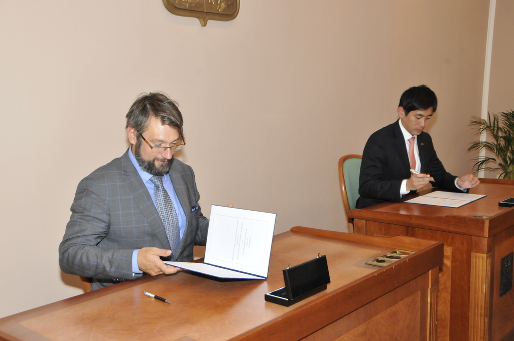 Oba také podepsali Memorandum mezi MO ČR a MO Japonska o spolupráci a výměnách v oblasti obrany