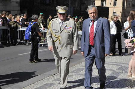Na pietní vzpomínku k 75. výročí boje československých parašutistů v chrámu Cyrila a Metoděje přichází Jaroslav Vodička, předseda Českého svazu bojovníků za svobodu.