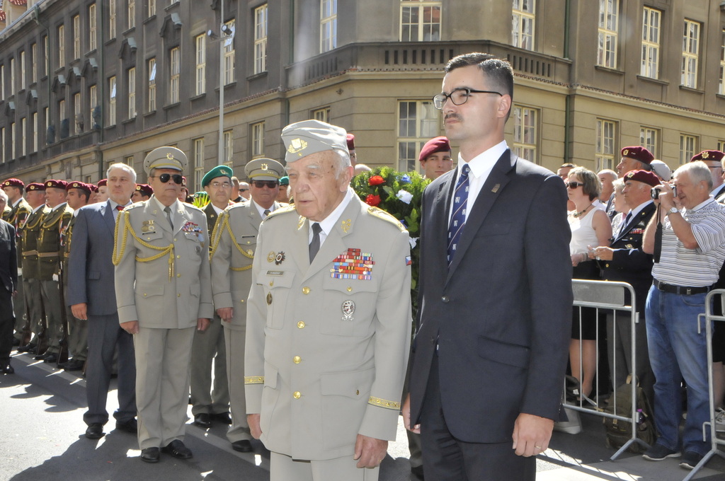Věnec k pamětní desce chrámu sv. Cyrila a Metoděje položili také zástupci Československé obce legionářské