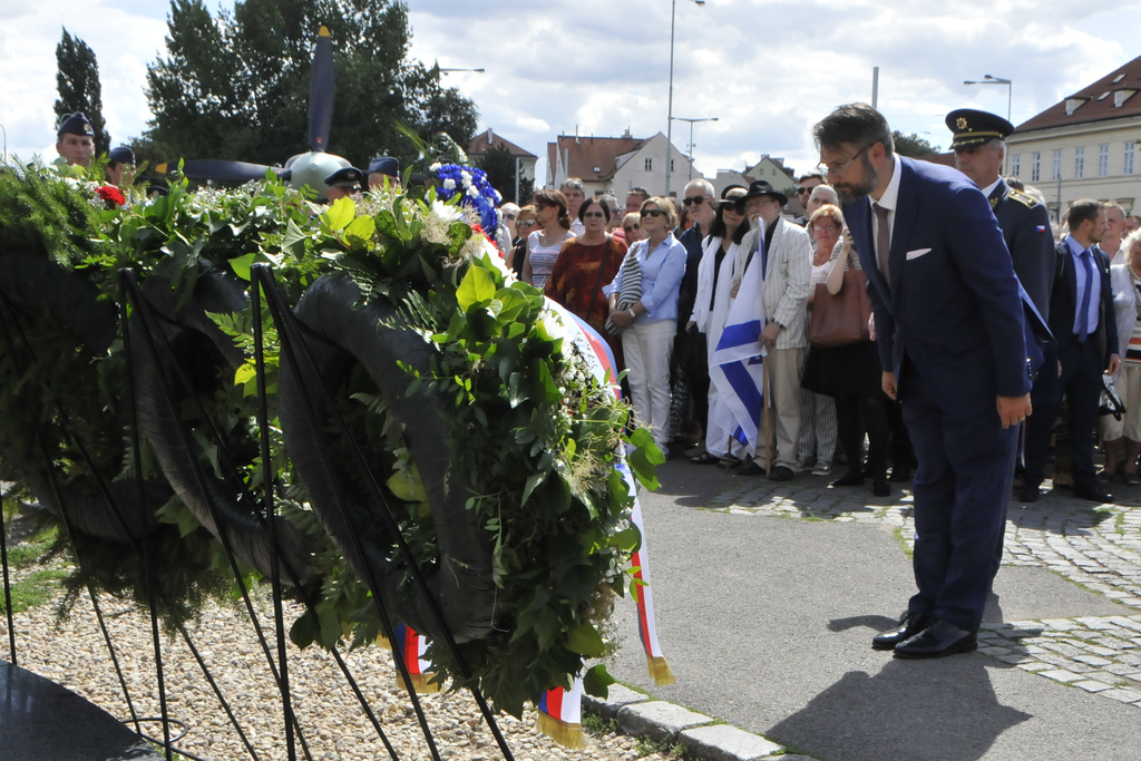 Zástupci Armády ČR, NATO i RAF si na Klárově připomněli 100 let vzniku letectva