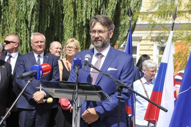 Náměstek ministra obrany Jakub Landovský v projevu připomněl, kde českoslovenští letci za druhé světové války bojovali