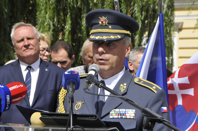 Velitel Vzdušných sil AČR brigádní generál Petr Hromek