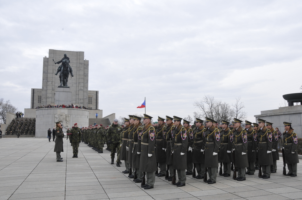 Slavnostní ceremoniál se odehrával na Čestném dvoře Národního památníku na pražské hoře Vítkov