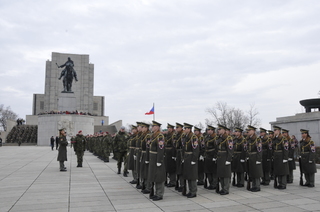 Slavnostní ceremoniál se odehrával na Čestném dvoře Národního památníku na pražské hoře Vítkov