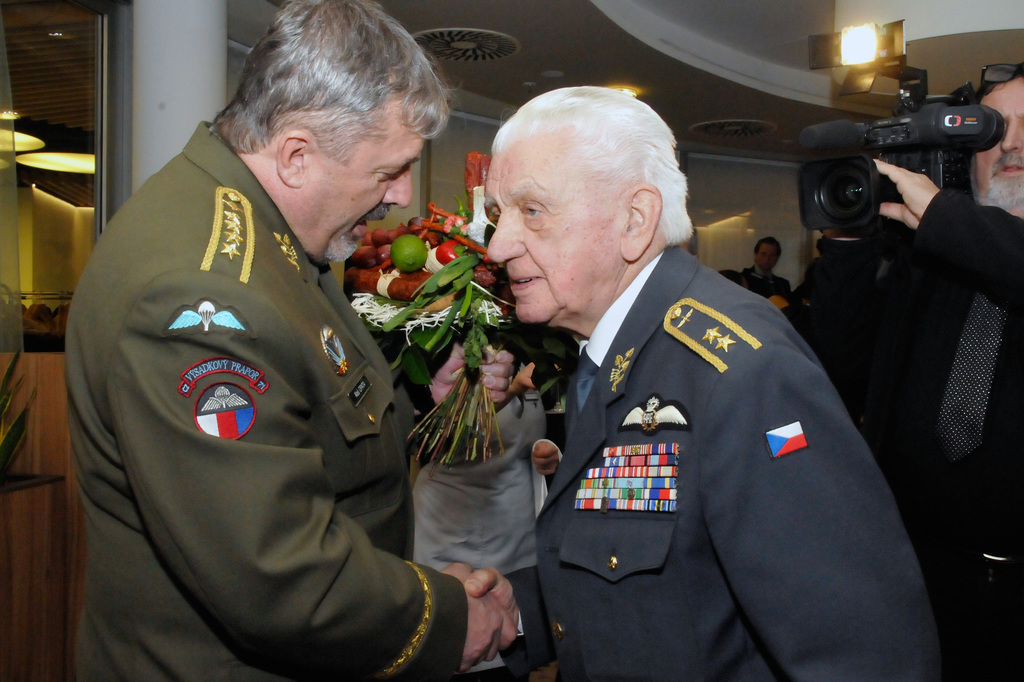 Armádní generál Aleš Opata zdůraznil, že je oslavenec vzorem pro dnešní vojáky české armády