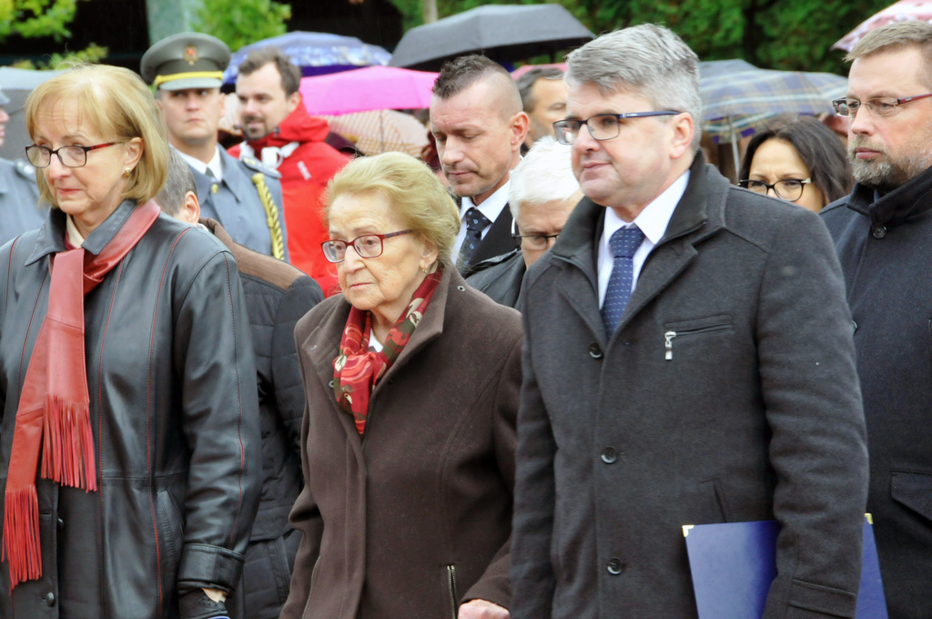 Pravidelným účastníkem vzpomínkového setkání ve Svidníku je jeho čestná občanka, dcera legendárního velitele 1. československého armádního sboru Zoe Klusáková -Svobodová