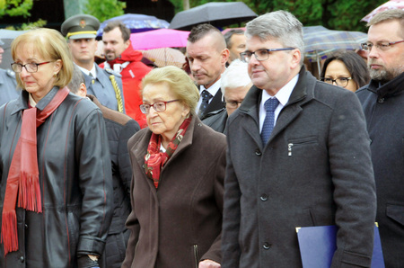 Pravidelným účastníkem vzpomínkového setkání ve Svidníku je jeho čestná občanka, dcera legendárního velitele 1. československého armádního sboru Zoe Klusáková -Svobodová