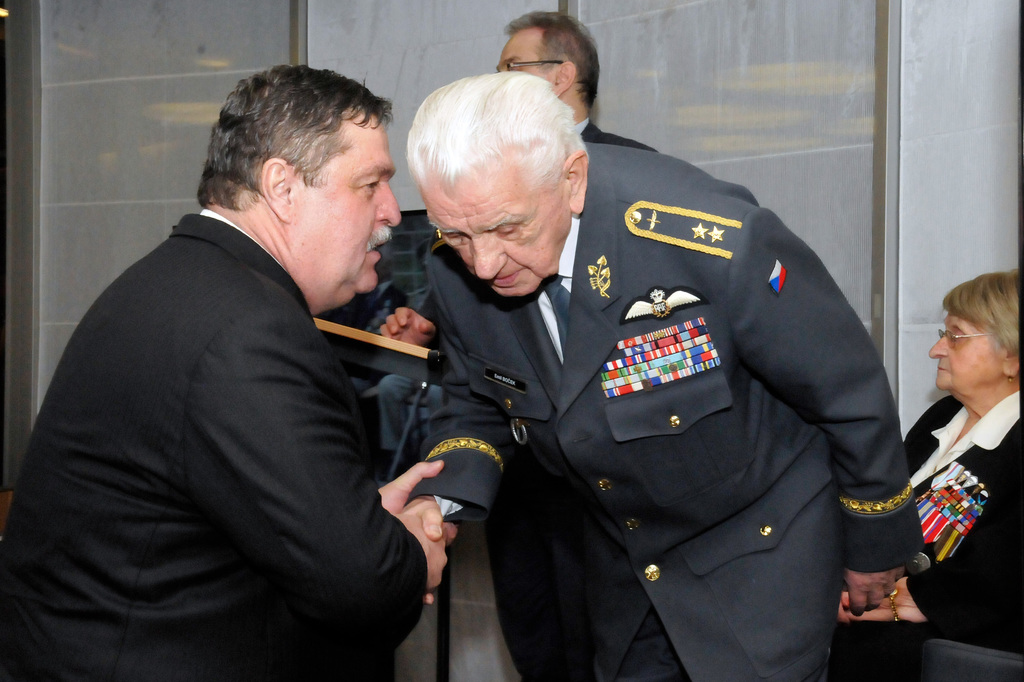 Za Československou obec legionářskou přišel jubilantovi popřát předseda obce Pavel Budinský