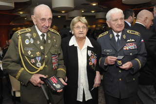 K 96. narozeninám přáli generálu Bočkovi také jeho kamarádi - váleční veteráni