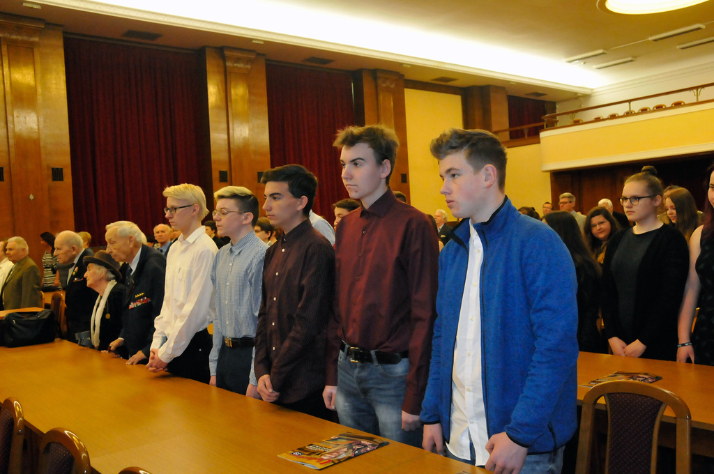 Slavnostního setkání se zúčastnili také studenti středních a základních škol z Nové Paky a Ústí nad Orlicí