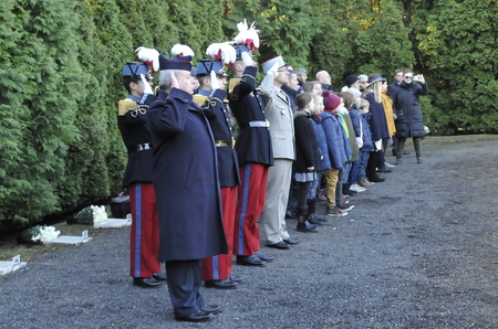 Pietního aktu Příměří 1918 se na Ďáblickém hřbitově zúčastnila řada hostů