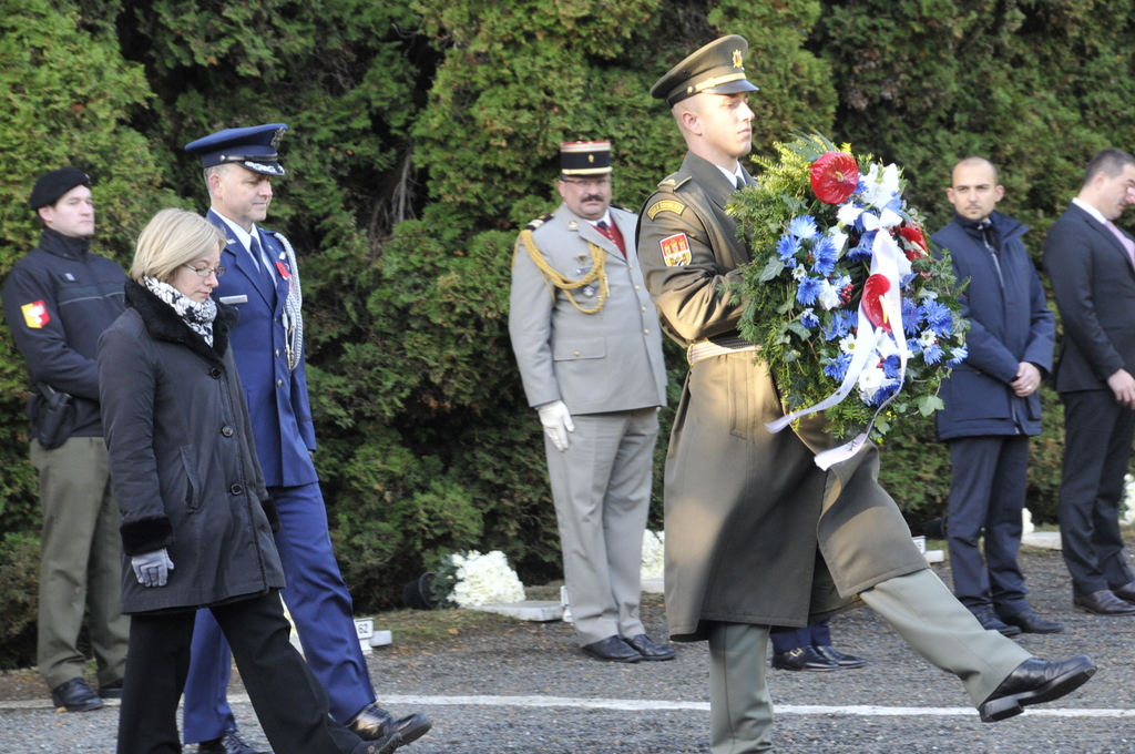 Zástupci ambasády USA na hřbitově v Ďáblicích
