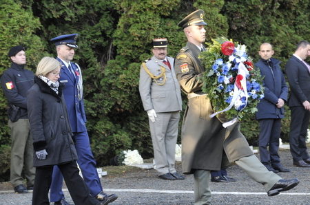 Zástupci ambasády USA na hřbitově v Ďáblicích