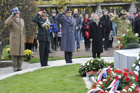 Na závěr pietního aktu zazněly britská a česká hymna