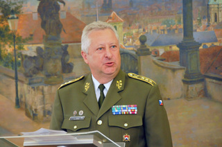 Generálporučík Jaromír Zůna zdůraznil potřebu kolových obrněných vozidel Titus pro AČR