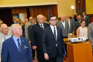 Čestné předsednictvo přivedl do Hlavního sálu MO tajemník ČsOL Jiří Filip