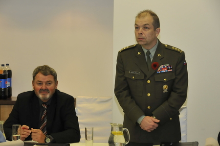 Setkání se spolky spolupracujícími s Ministerstvem obrany ČR na základě memoranda zahájil plukovník gšt. Eduard Stehlík, ředitel odboru pro válečníé veterány MO