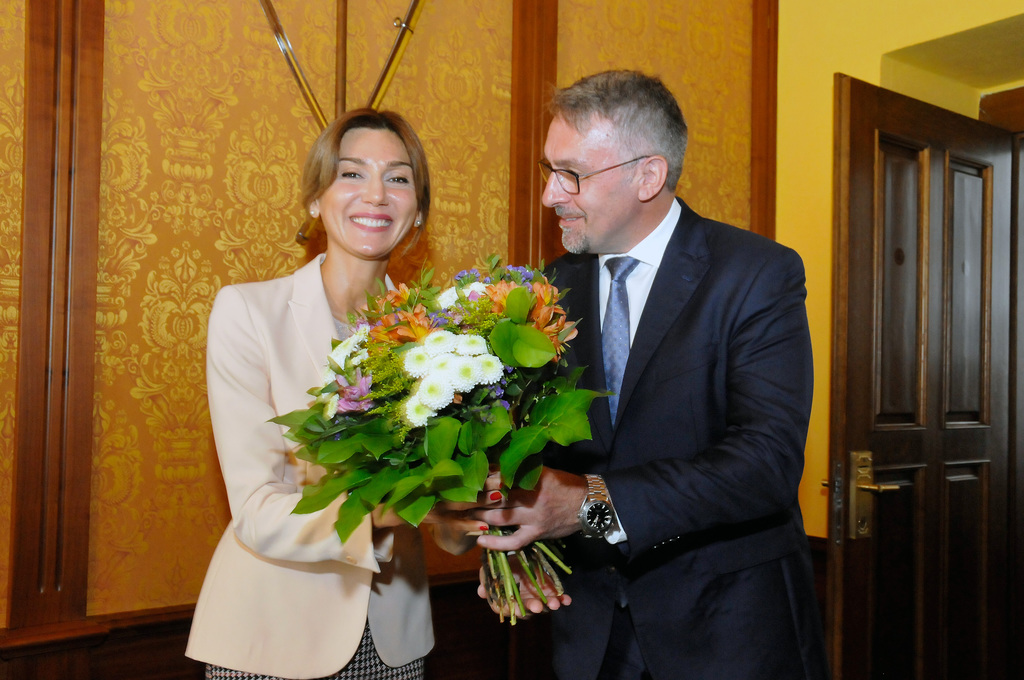 Ministr Lubomír Metnar předal svému hostu kytici