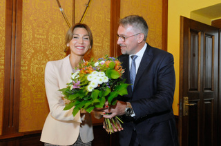 Ministr Lubomír Metnar předal svému hostu kytici