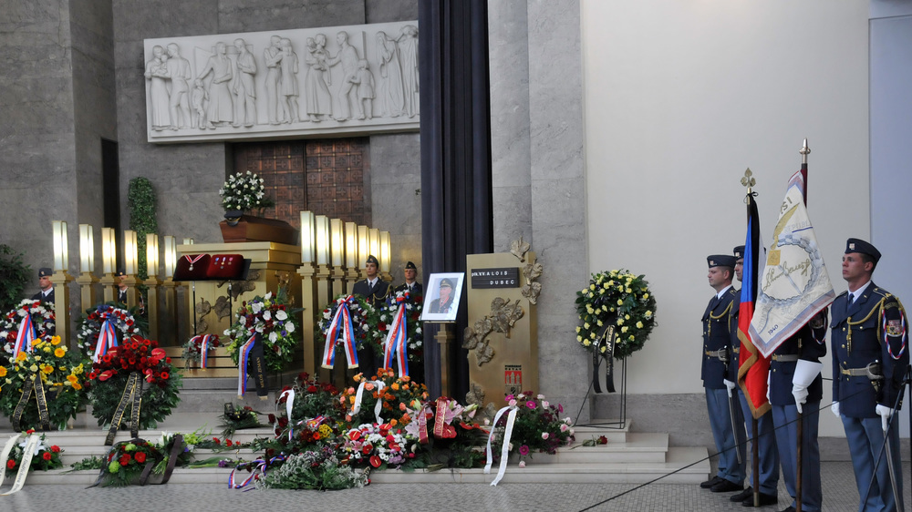 Ve Strašnicích se lidé rozloučili s válečným veteránem, plukovníkem v. v. Aloisem Dubcem