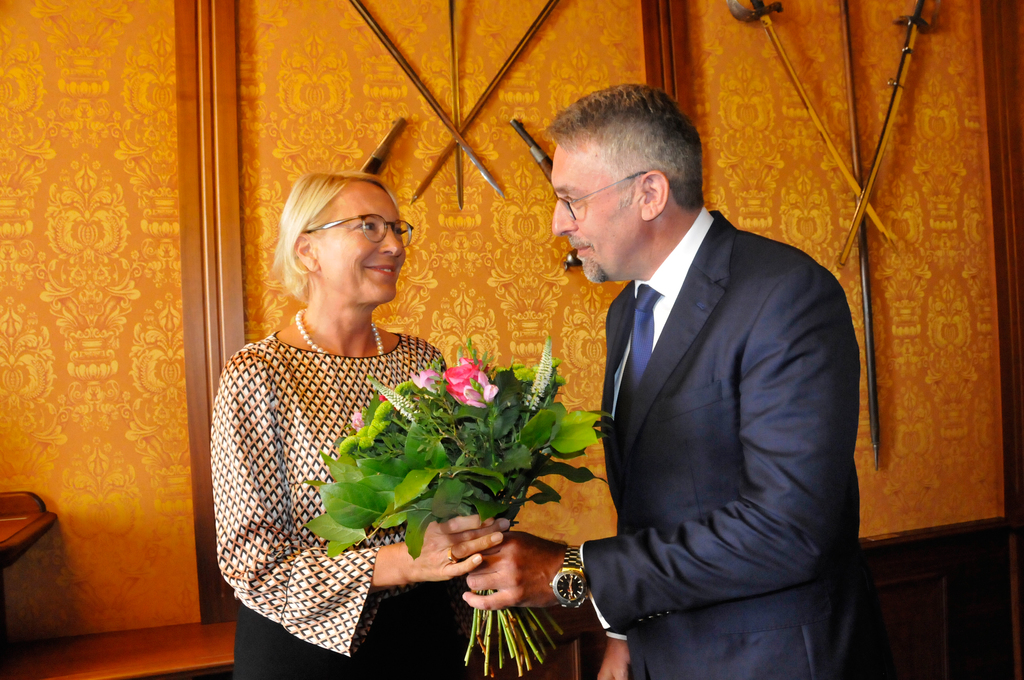 Přivítání velvyslankyně Lotyšska Gunty Pastore ministrem obrany ČR Lubomírem Metnarem