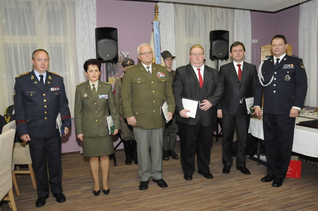 Osobnosti vyznamenané ředitelem Útvaru pro ochranu prezidenta republiky plukovníkem Zdeňkem Šimanem