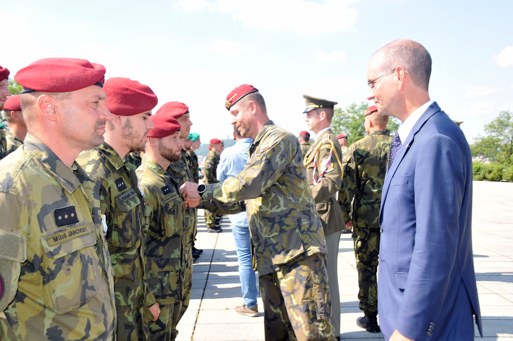 Také velvyslanec Německa pan Christoph Israng blahopřál k uděleným medailím