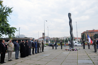 Druhý pietní akt se odehrál na Vítězném náměstí před Generálním štábem AČR