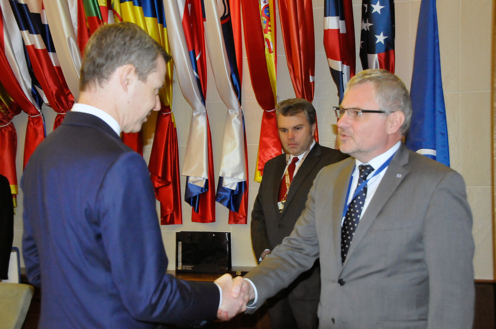 Parlamentního státního tajemníka Thomase Silberhorna přivítal na Ministerstvu obrany ČR náměstek Radomír Jahoda