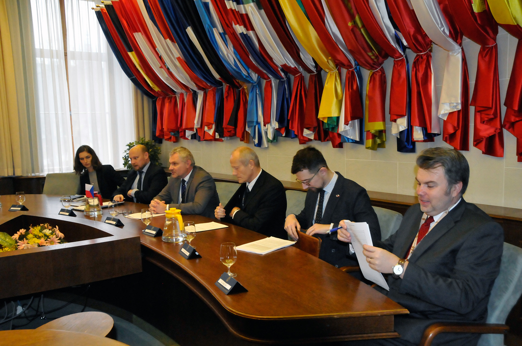Delegace českého ministerstva obrany, kterou vedl náměstek Radomír Jahoda - před zahájením jednání