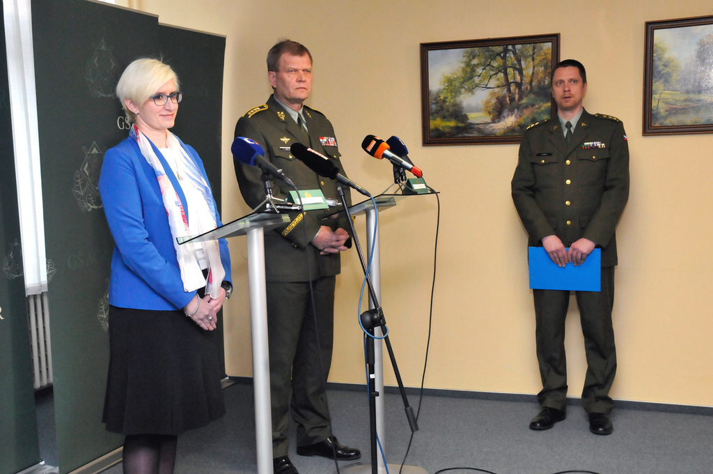 Z tiskové konference ministryně obrany a náčelníka GŠ  na Generálním štábu AČR