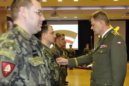 Ocenění se jménem štábního kapitána Václava Morávka obdrželo 45 osob