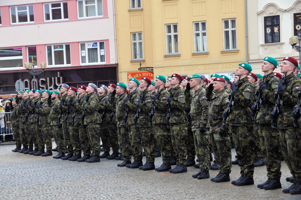 Nastoupené jednotky přísahajících vojáků ve Vyškově