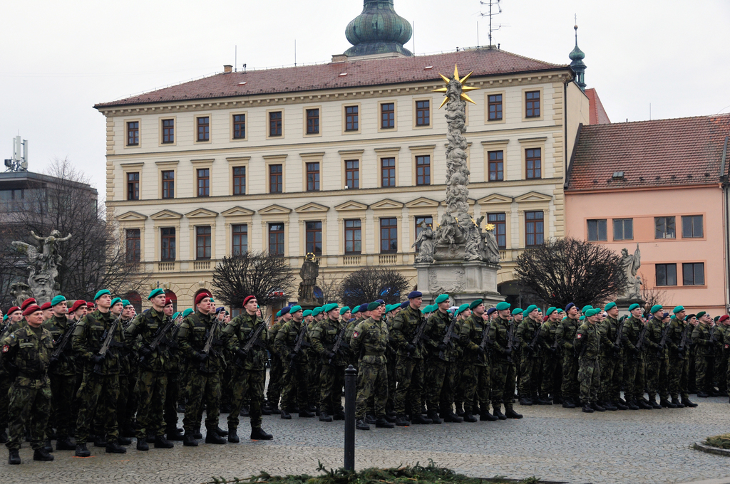 Masarykovo náměstí ve Vyškově zaplnili vojáci, kteří zde slavnostně složili přísahu