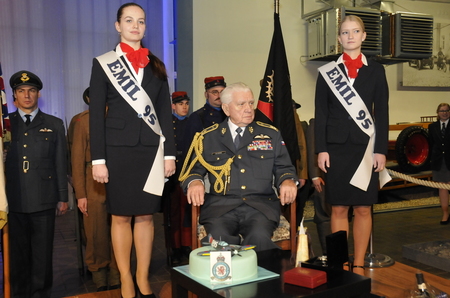 Generálmajor Emil Boček, poslední český pilot RAF, oslaví v neděli 25. února své 95. narozeniny