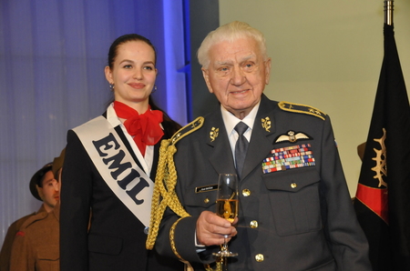 V přípitku dojatý generálmajor Emil Boček poděkoval za uspořádání oslavy k jeho 95. narozeninám