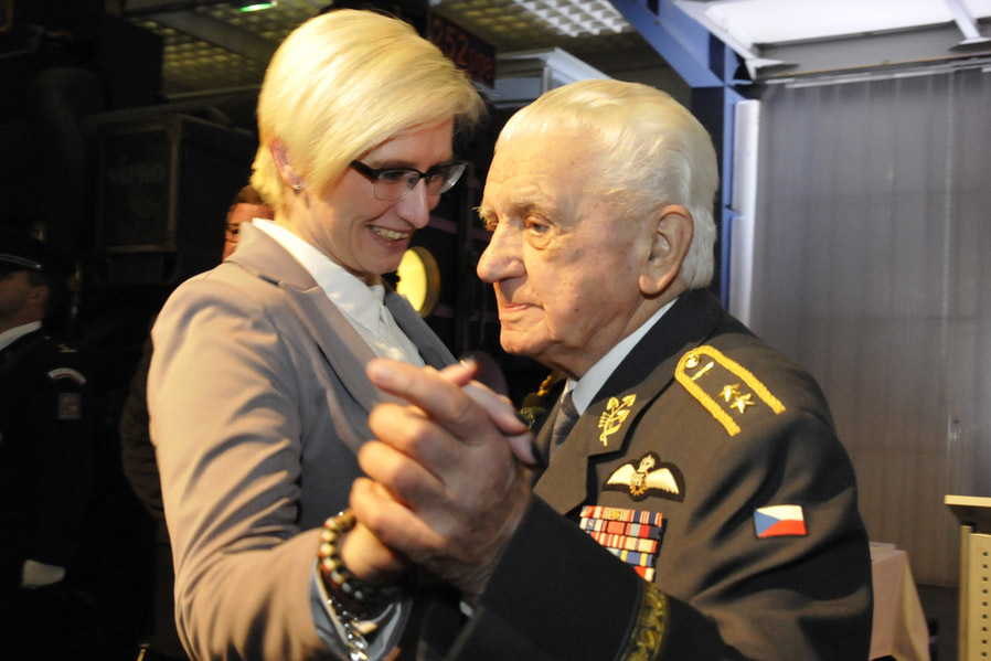 Poslední český příslušník RAF slavil 95. narozeniny v Národním technickém muzeu