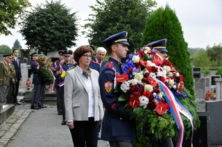 Smuteční věnec MO k hrobu prvního československého prezidenta Tomáše Garrigue Masaryka v Lánech položila náměstkyně Alena Netolická