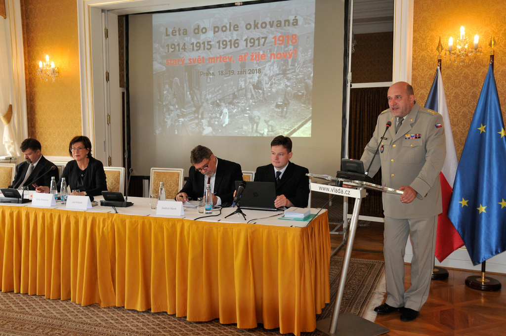 Ředitel Vojenského historického ústavu plk. Aleš Knížek zahájil dvoudenní konferenci historiků z domova i ze zahraničí v Lichtenštejnském paláci v Praze