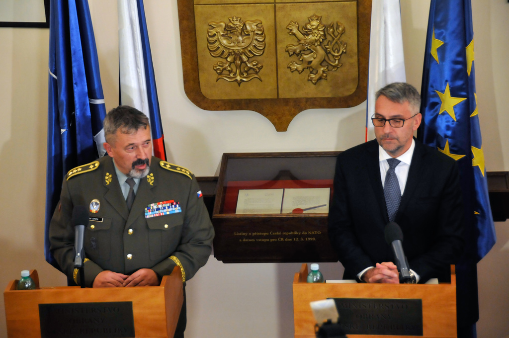 Z mimořádného tiskového brífinku na Ministerstvu obrany ČR