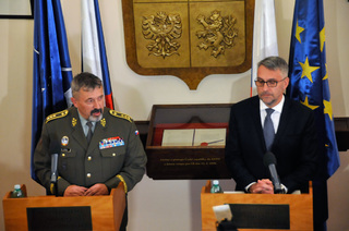Z mimořádného tiskového brífinku na Ministerstvu obrany ČR