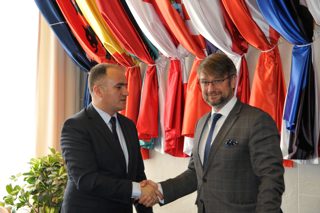 Náměstek ministra obrany Makedonie Bekim Maksuti a náměstek českého ministra Jakub Landovský