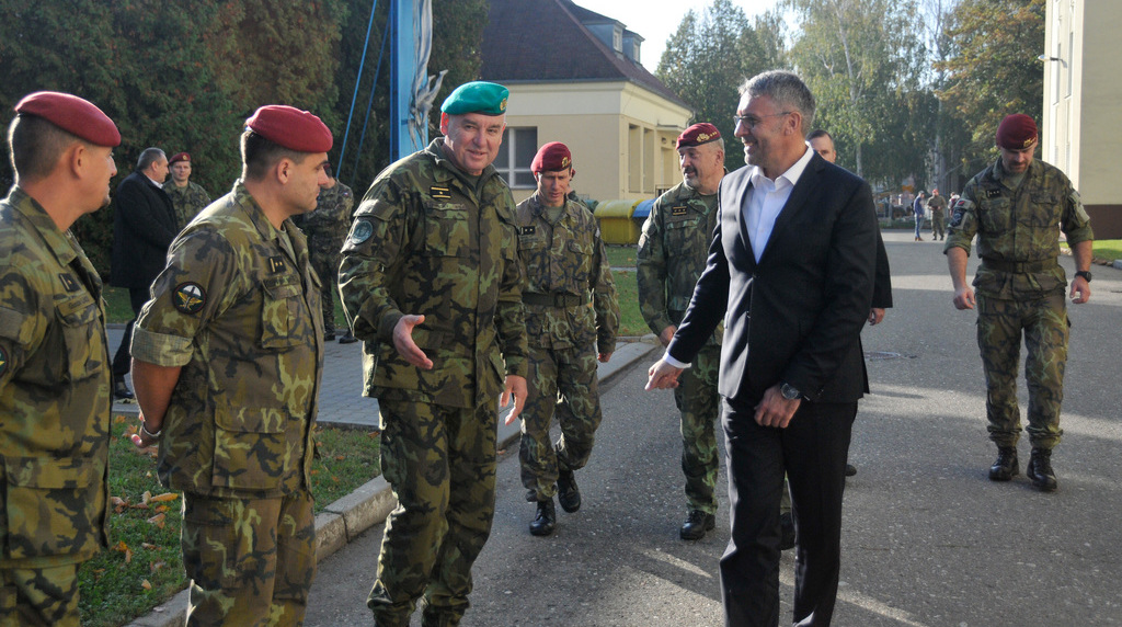 Ministr obrany Metnar a generál Opata zavítali k elitním útvarům armády, které sídlí v Prostějově