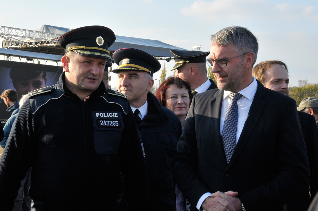 Hosté si po slavnostním zahájení prohlédli statické ukázky techniky na Letenské pláni