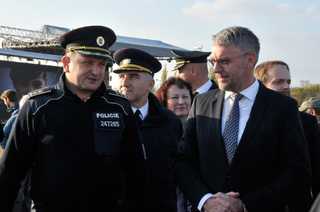 Hosté si po slavnostním zahájení prohlédli statické ukázky techniky na Letenské pláni