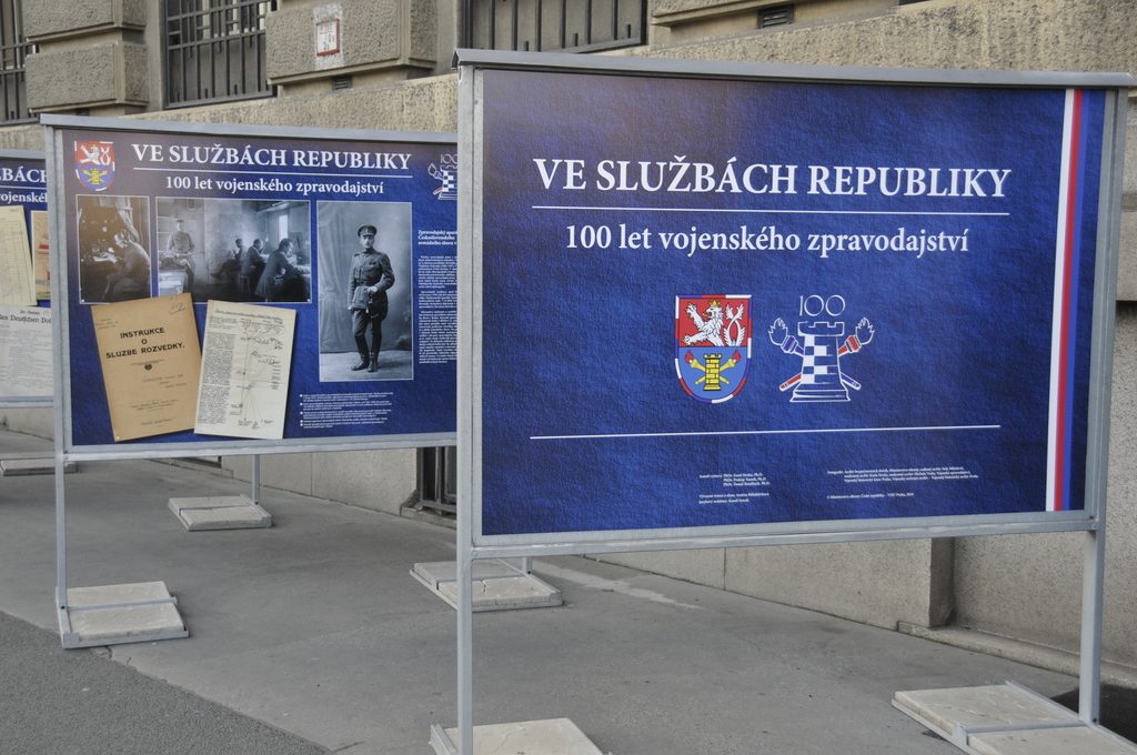 Výstava před Generálním štábem AČR mapuje hlavní milníky Vojenského zpravodajství