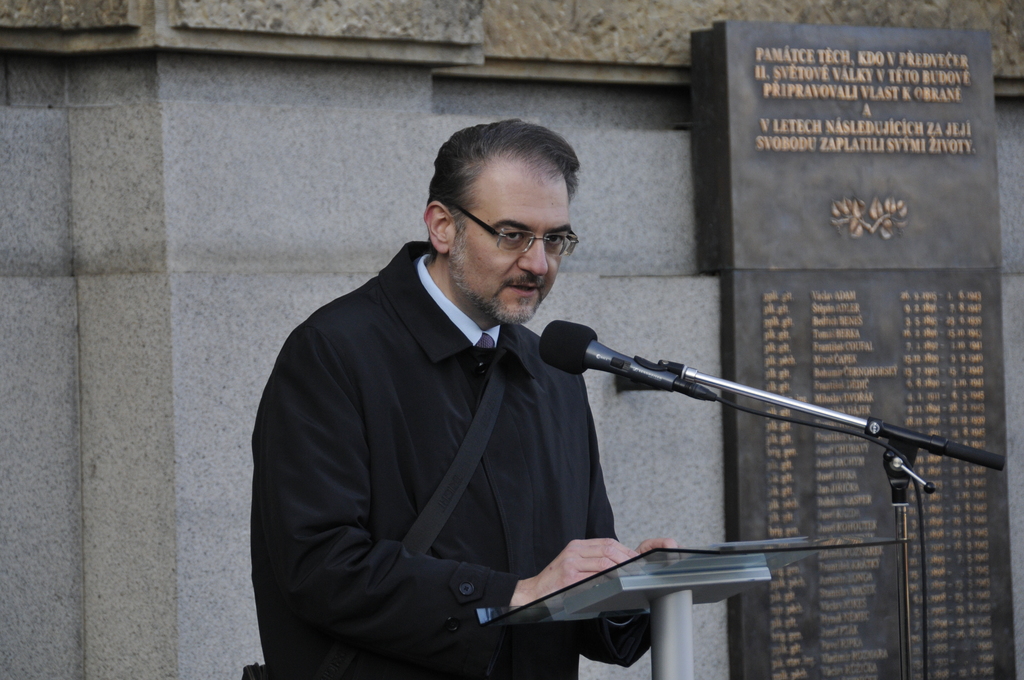 Jedním z autorů výstavy je historik Karel Straka, který představil kompozici výstavy před Generálním štábem AČR
