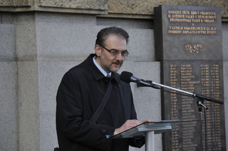 Jedním z autorů výstavy je historik Karel Straka, který představil kompozici výstavy před Generálním štábem AČR